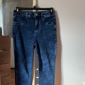 Women’s size 4 American Eagle acid-wash jeans